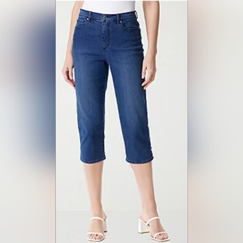 Gloria Vanderbilt Women's Blue Denim Capri Jeans